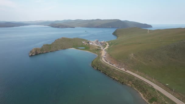 Trajekt z východního pobřeží na ostrov Olkhon Khuzhir za úsvitu. Jezero Bajkal. Z druhé strany ostrova.. — Stock video