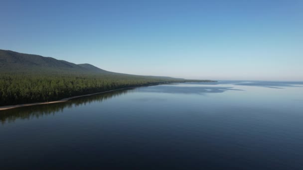 Nyári képek a Bajkál-tó egy hasadék tó található Dél-Szibériában, Oroszország Bajkál tó nyári táj kilátás. Drónok nézőpontja. — Stock videók