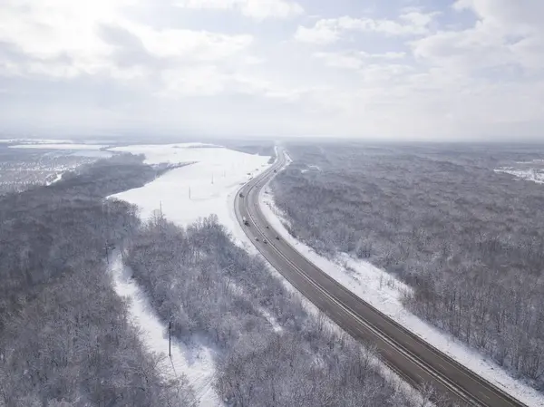 Winterdienst - Pendlerverkehr auf der Autobahn - Kreis-Anzeiger — Stockfoto