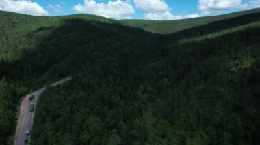 Batı Sibirya 'nın dolambaçlı yolu.