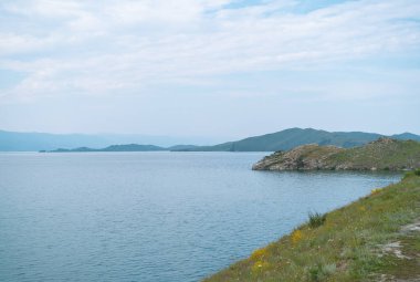 Baykal Gölü, Rusya 'nın güneyinde yer alan bir yarık gölüdür. Dünyadaki en büyük tatlı su gölü. Dünyanın Doğal Mucizesi.