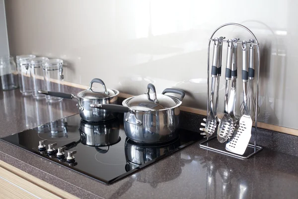 Cozinha moderna em casa. — Fotografia de Stock