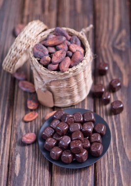 sepet içinde kakao çekirdekleri