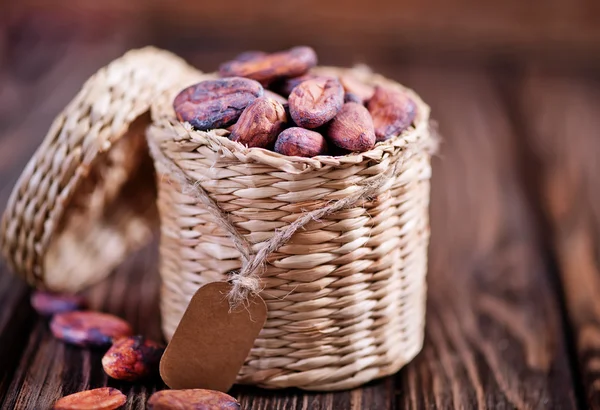 Granos de cacao en cesta — Foto de Stock