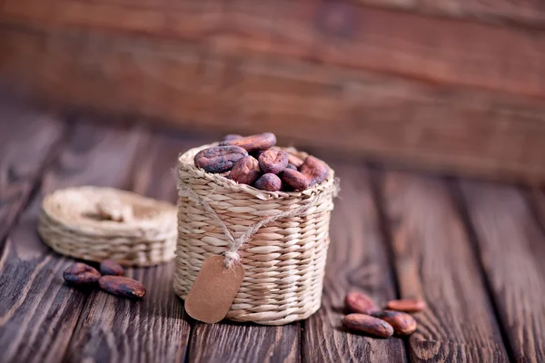 Granos de cacao en cesta — Foto de Stock