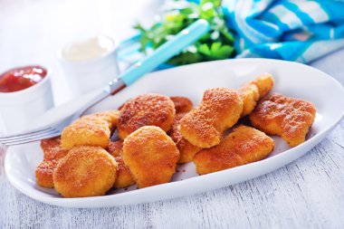Nuggets tabak ve çatal