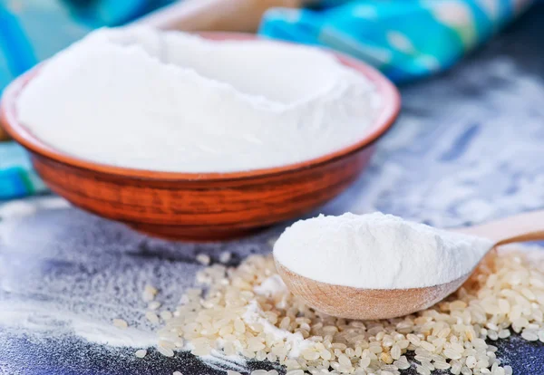 Harina de arroz y en cuchara — Foto de Stock