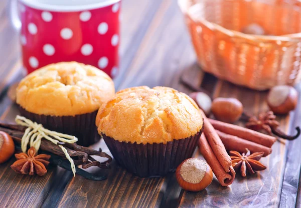 Sladké muffiny se skořicí a anis — Stock fotografie