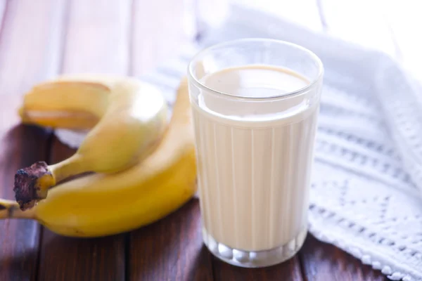 Milchshake mit Banane — Stockfoto