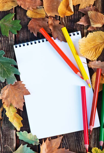 Autumn background with leaves and pencils — Stock Photo, Image