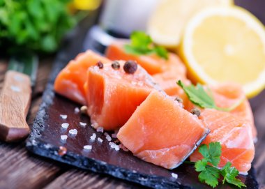 kırmızı somon taze maydanoz ile