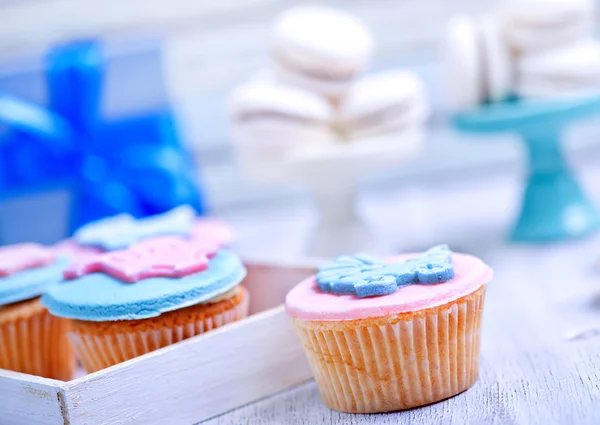 Cupcakes zu Ehren der Geburt des Kindes — Stockfoto