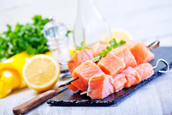 kırmızı somon taze maydanoz ile