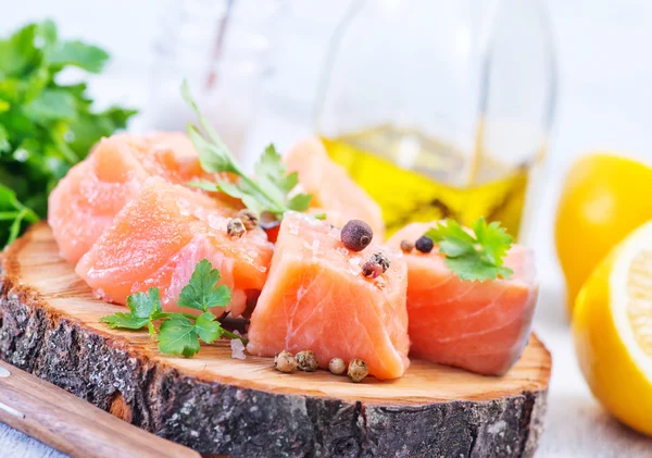 kırmızı somon taze maydanoz ile