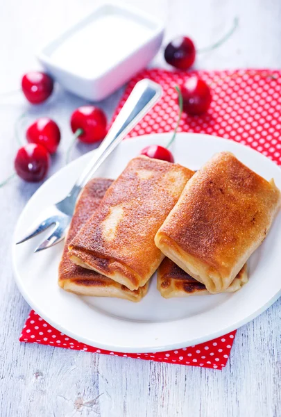 Fresh pancakes with cherries — Stock Photo, Image