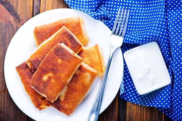 Panqueques en plato blanco — Foto de Stock