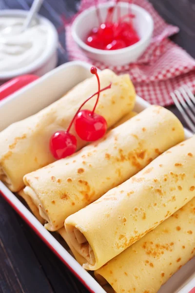 Delicios pancakes with cherries — Stock Photo, Image
