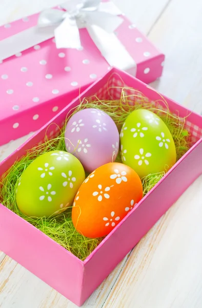 Huevos de Pascua en caja regalo —  Fotos de Stock