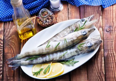 Çiğ balık tuz ve limon ile 