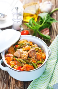 ile sebze kızarmış et 