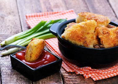 Domates soslu kızarmış balık 