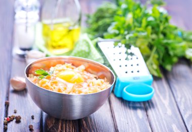 Kıyılmış et ile baharat 