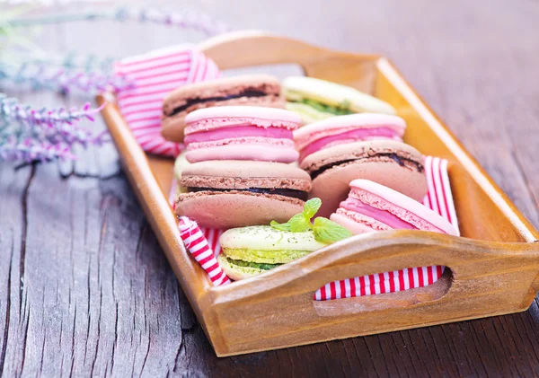 Macaroons de cor na mesa — Fotografia de Stock