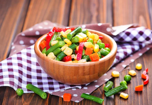 Mezclar las verduras en bowl —  Fotos de Stock