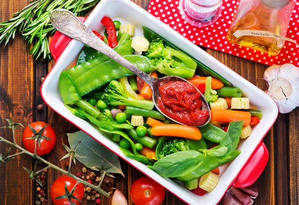 Wymieszać warzywa w naczyniu — Zdjęcie stockowe