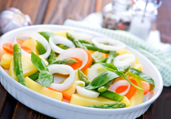 Mezclar las verduras en bowl — Foto de Stock