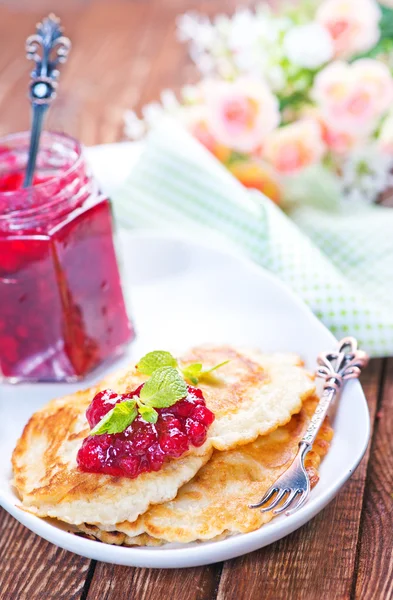 Pancakes with sweet jam — Stock Photo, Image