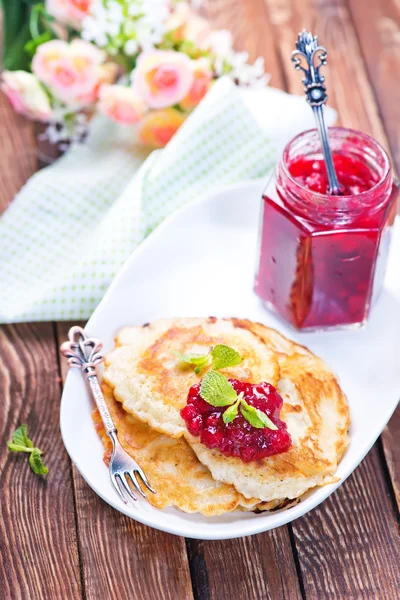 Pancakes with sweet jam — Stock Photo, Image