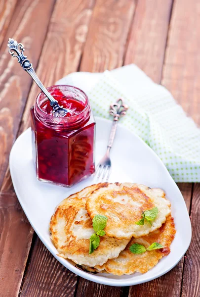 Panqueques con mermelada dulce — Foto de Stock