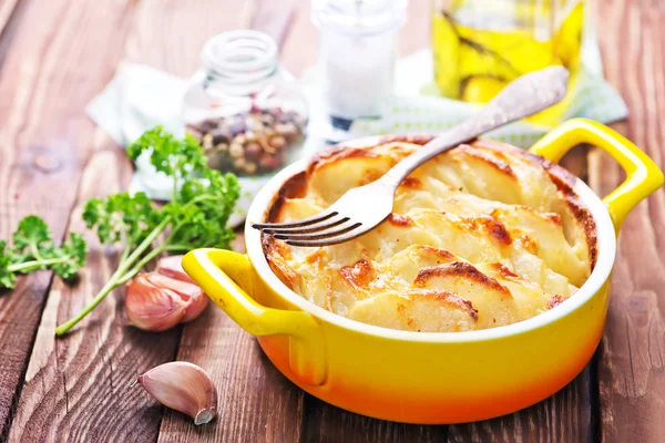 Batata assada saborosa na tigela — Fotografia de Stock