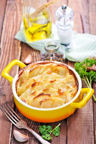 Tasty baked potato in bowl — Stock Photo, Image