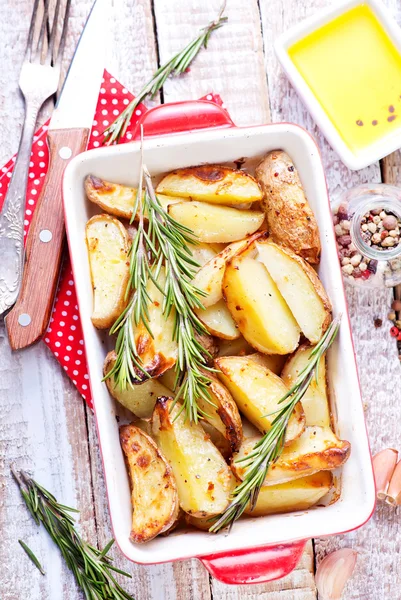 Bratkartoffeln im Gericht — Stockfoto