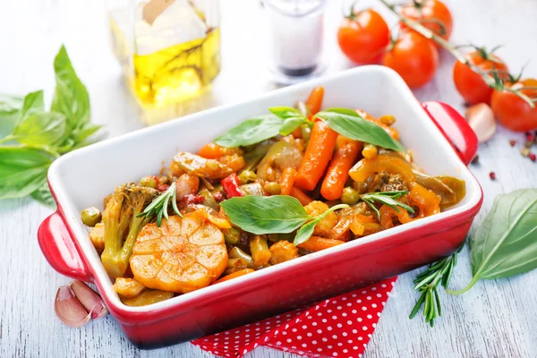 Mezclar las verduras en bowl — Foto de Stock