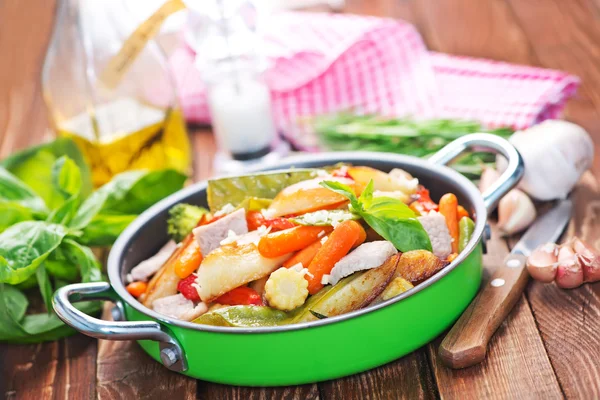 Fried meat with vegetables — Stock Photo, Image