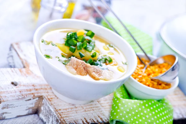 Sopa de lentilha em tigela branca — Fotografia de Stock