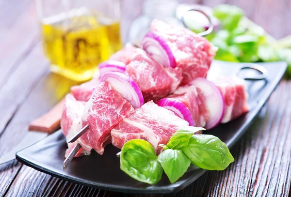 Сырое мясо для кебаба — стоковое фото