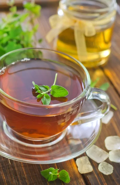 Tea with mint and honey — Stock Photo, Image