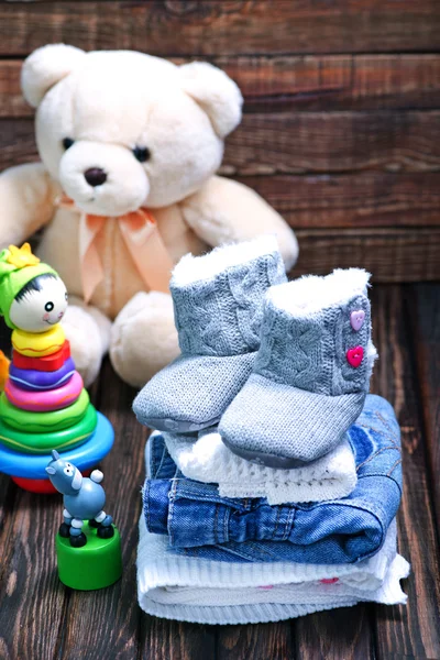 Dětské oblečení a obuv — Stock fotografie