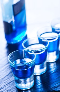 Alkol cam içecekler