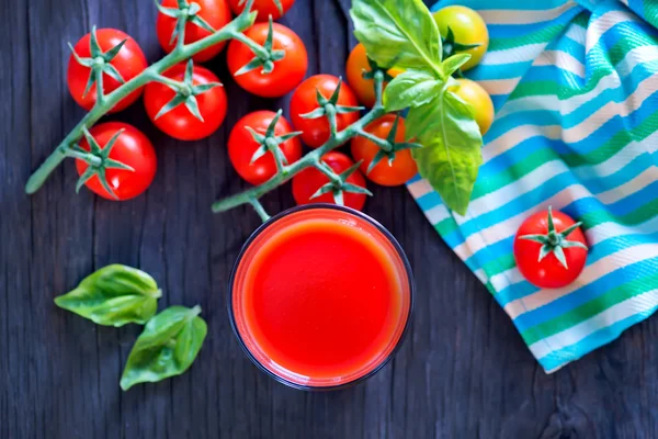 Tomatensap in glas — Stockfoto