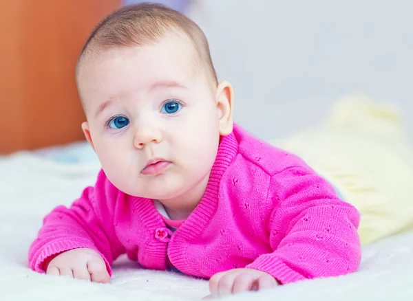 Niedliches kleines Mädchen — Stockfoto