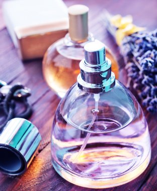 lüks parfüm ve lavanta çiçekleri 