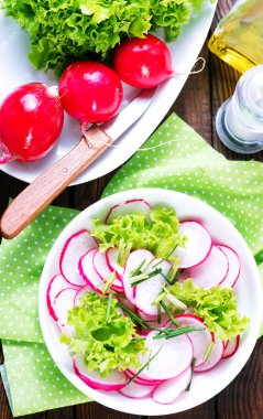 kabın içinde turp salatası