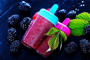 Dondurmalar taze çilek ile