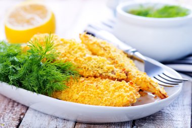 Tabakta kızarmış balık