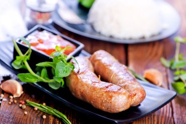 sosis ile haşlanmış pirinç